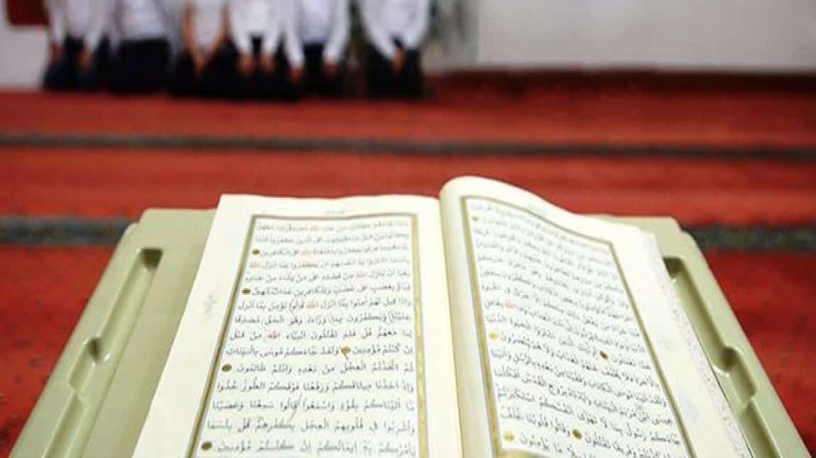 Genç sadâ Kur'an-ı Kerim'i Güzel okuma bölge yarışmasında (Elaziğ)